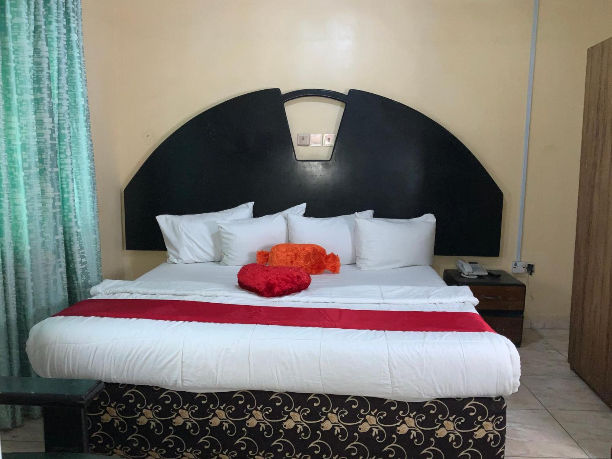 Senators Suites And Towers Hotel Omole Exterior photo